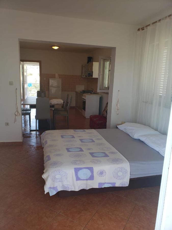 Apartmani Ciklic Dobropoljana Bagian luar foto