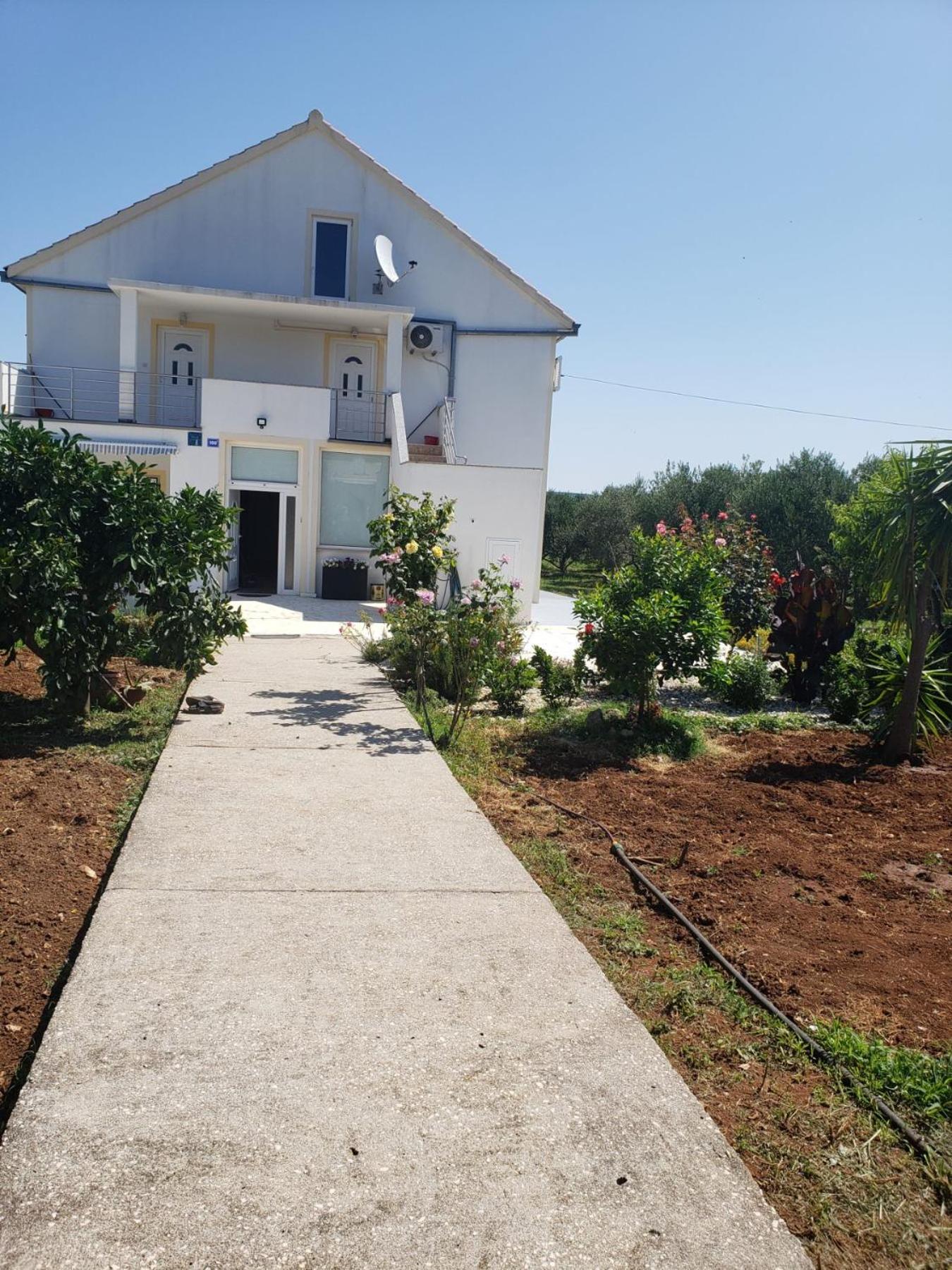 Apartmani Ciklic Dobropoljana Bagian luar foto